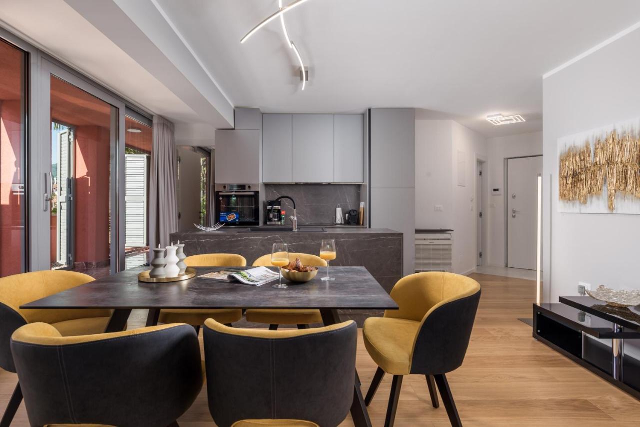 Luxury City Center Apartment -50M To The Sea Abbázia Kültér fotó