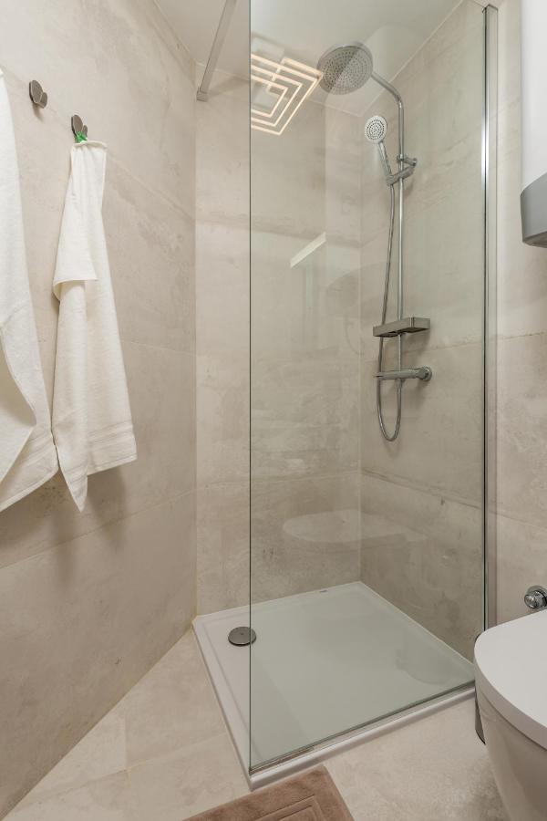 Luxury City Center Apartment -50M To The Sea Abbázia Kültér fotó
