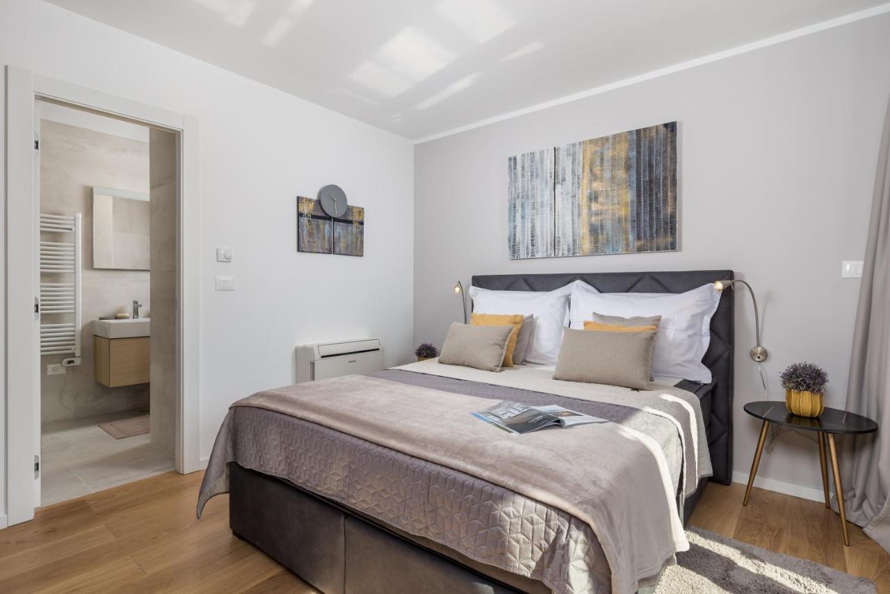 Luxury City Center Apartment -50M To The Sea Abbázia Kültér fotó